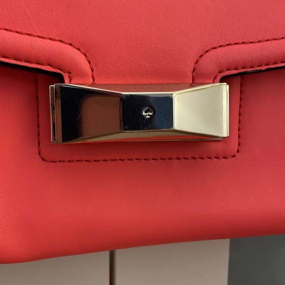 Coral Kate spade gold chain link purse - Picture 2 of 9